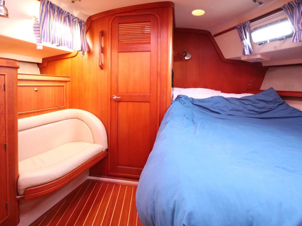Island Packet 420 Master Cabin