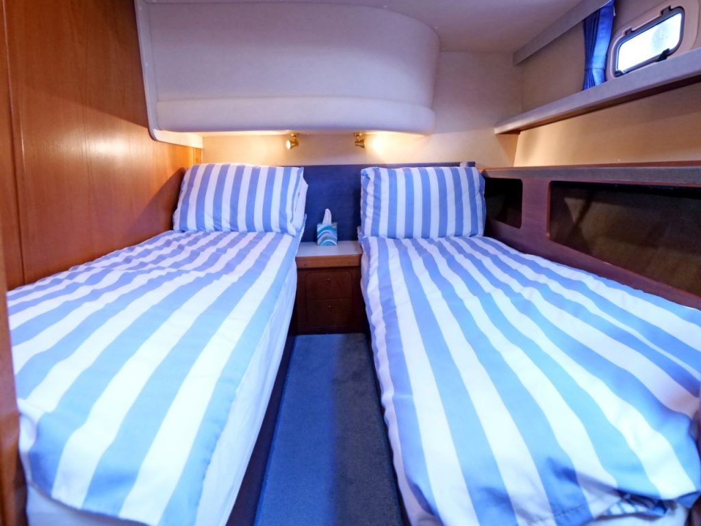Moody Eclipse 43 Twin cabin