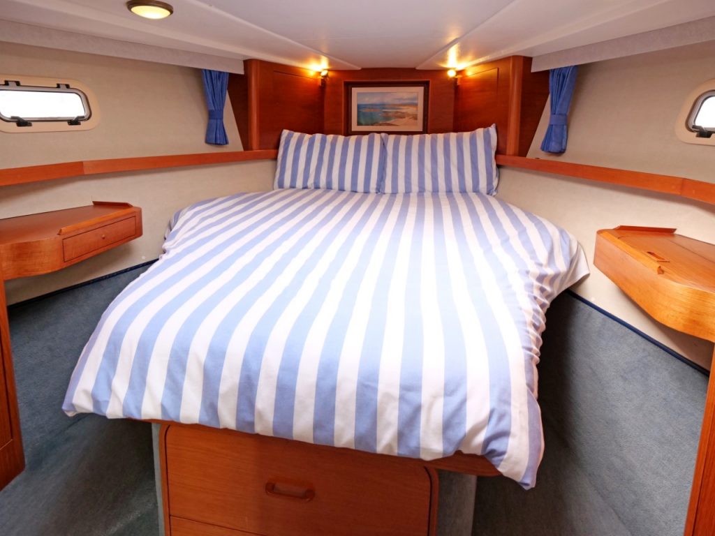 Moody Eclipse 43 Master Cabin