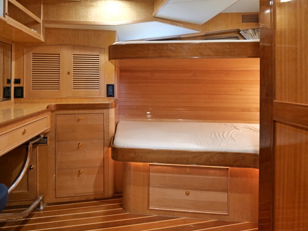 Marlow 57 Guest bunk cabin